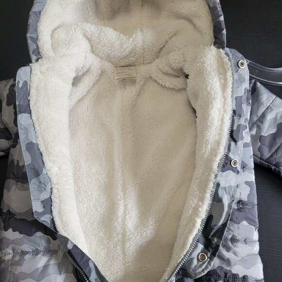 First Impressions Baby Quilted Gray Camo Snowsuit 0-3 Months Up to 12lbs - Picture 4 of 6